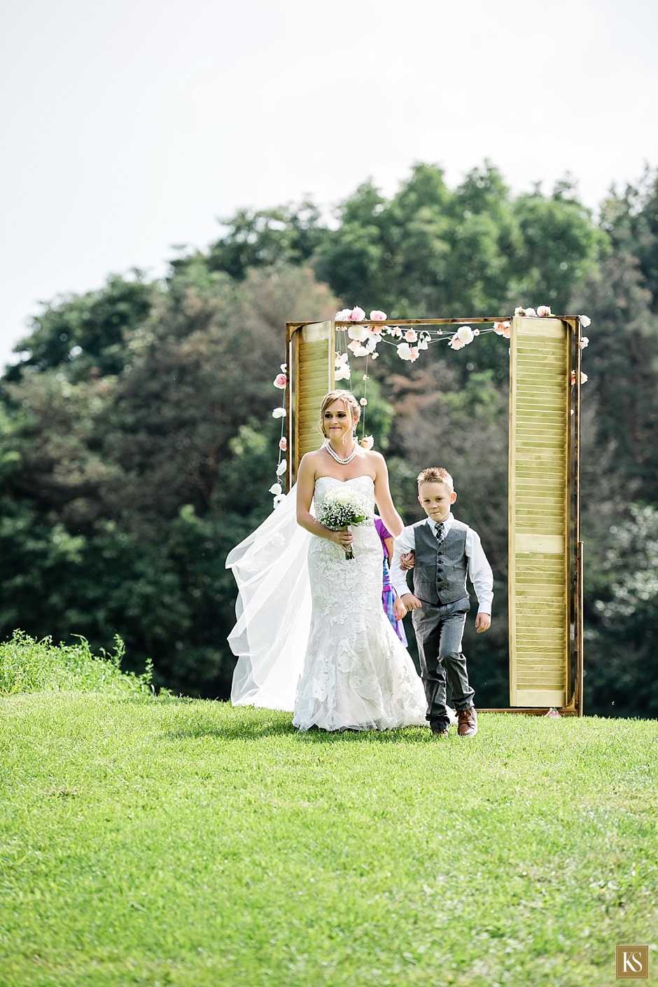 Wedding homemade door, www.kelliesaunders.com